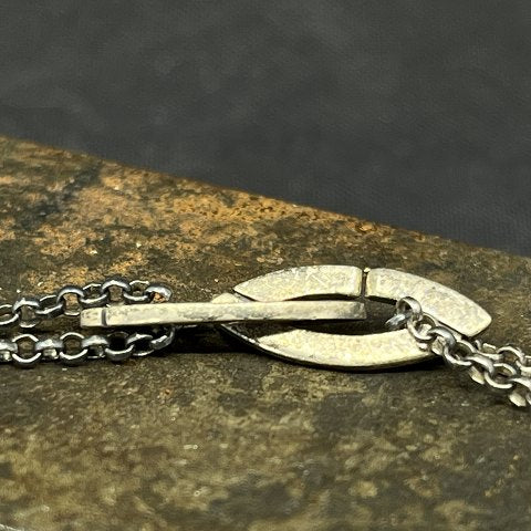 Modern necklace with angular links