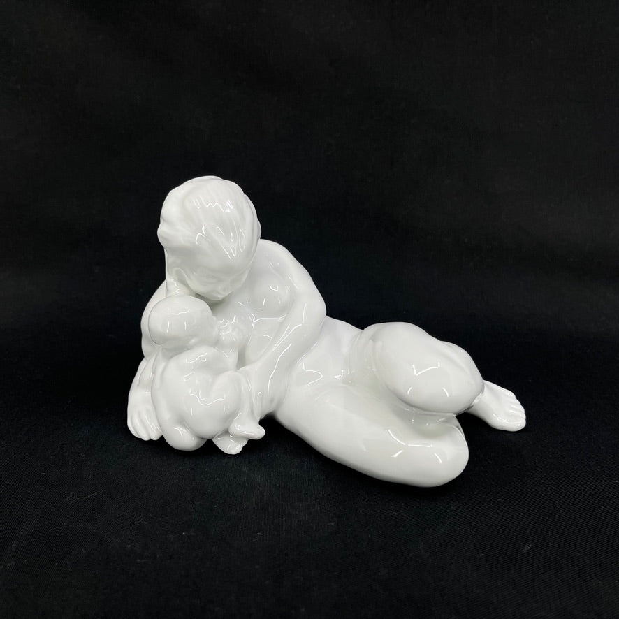 Woman with Child by Kai Nielsen for Bing & Grøndahl – white figurine
