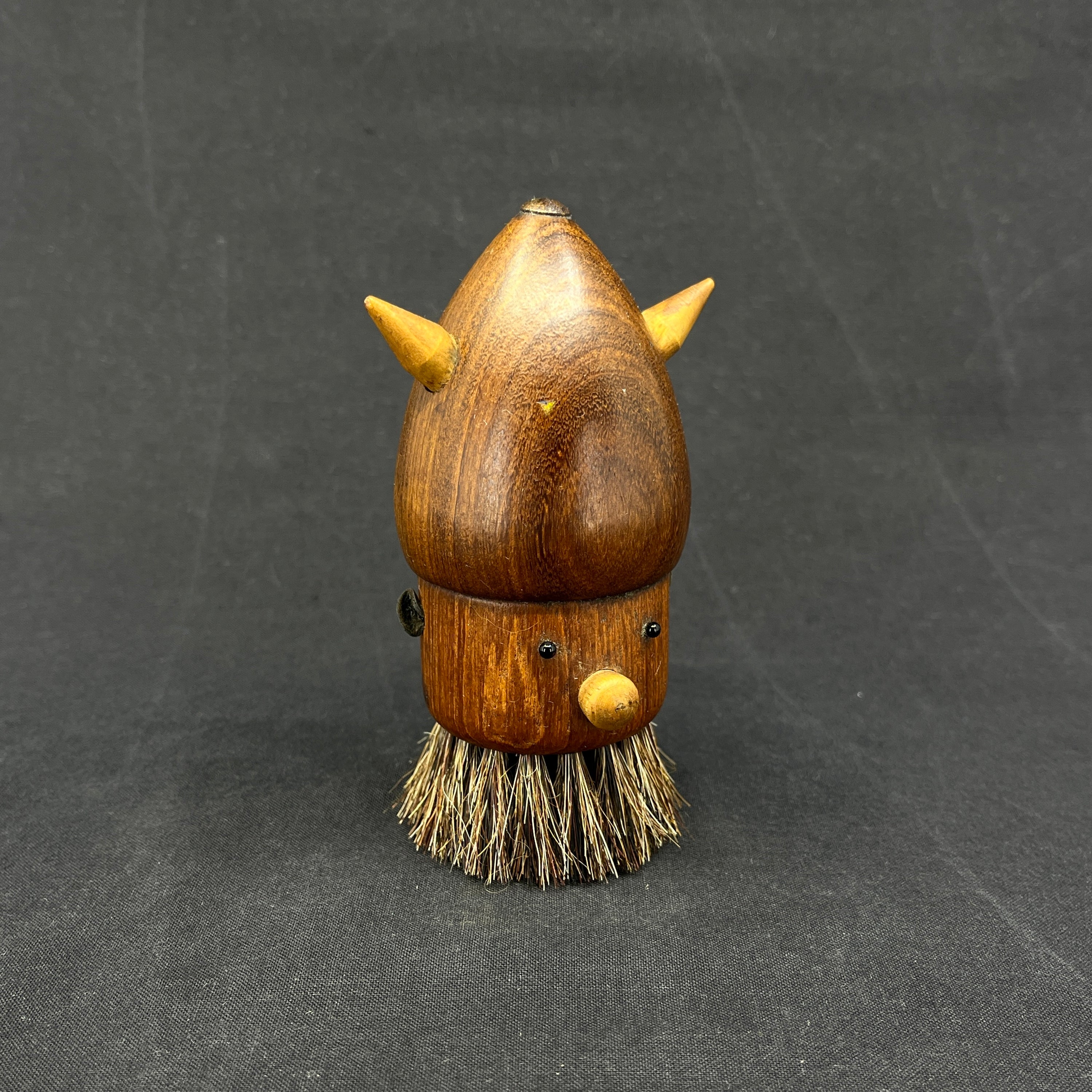 Teak wood figurine - Viking as a brush