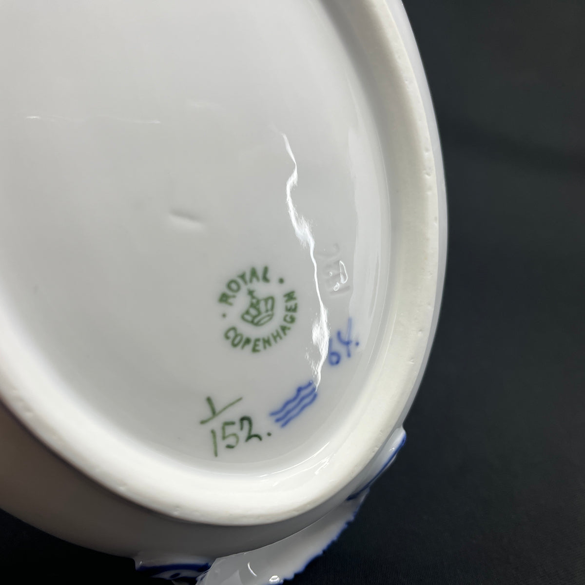 Rare Blue Fluted Fluted Dish, 1/152