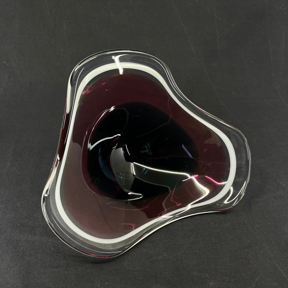 Flygsfors purple bowl with white rim