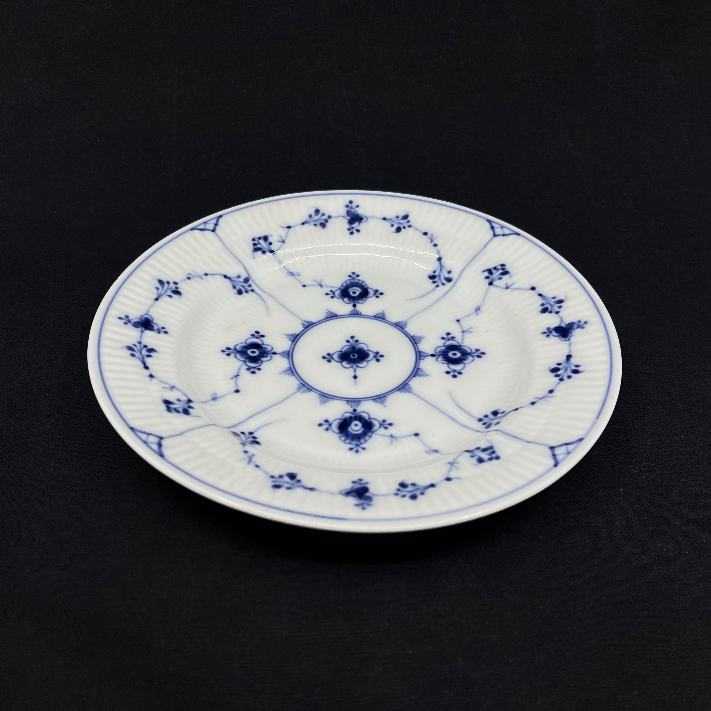 Blue Fluted Fluted ware lunch plate, 1894-1900