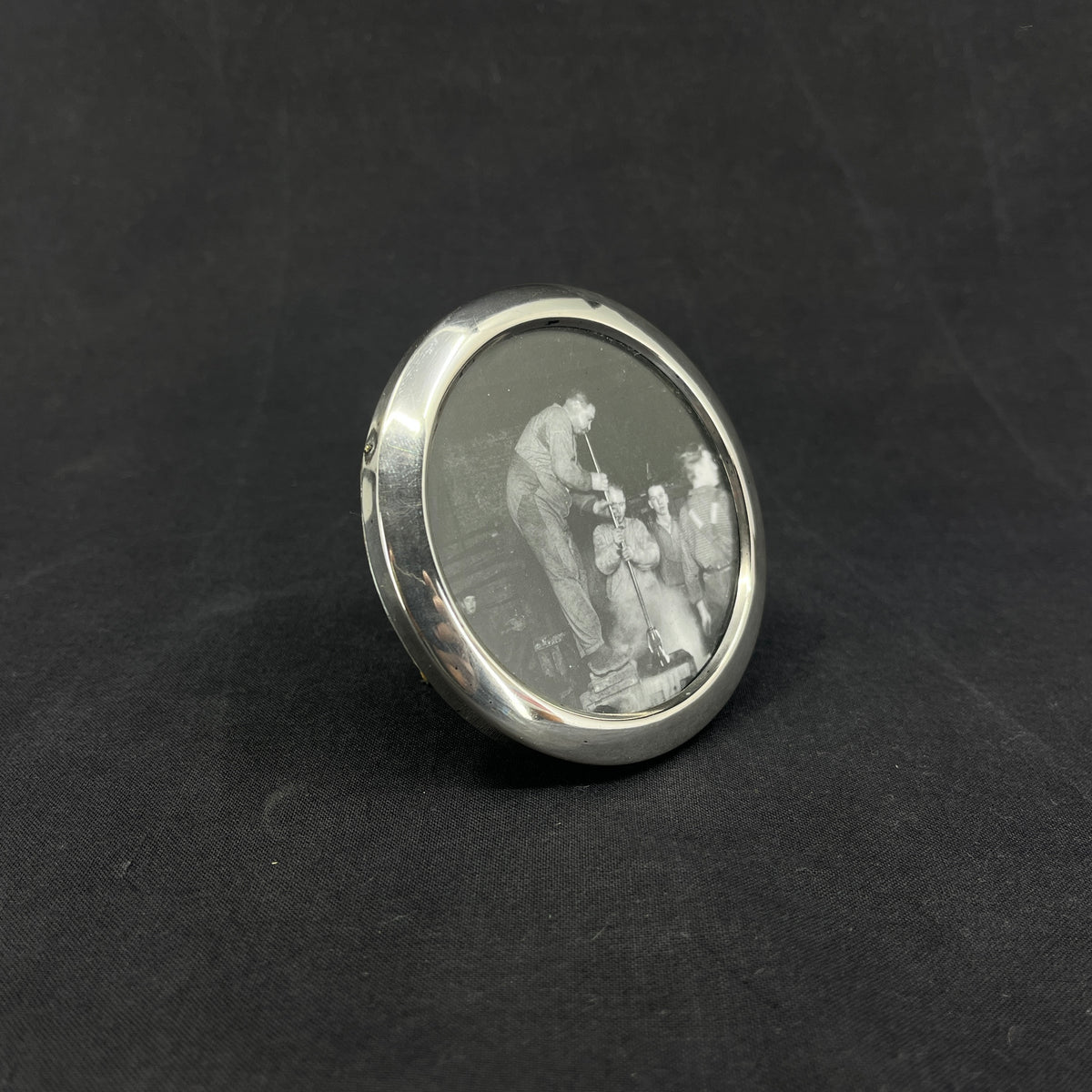 Round picture frame from the beginning of the 20th century