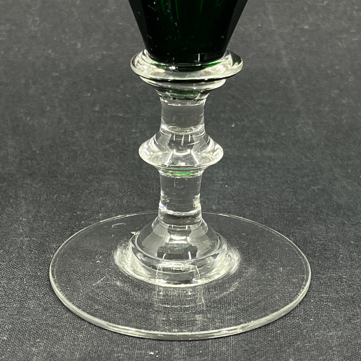 Green Anglais white wine glass