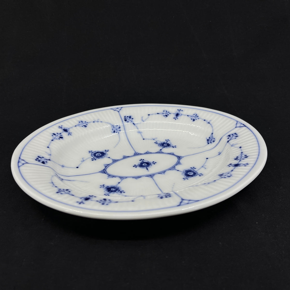 Musselmalet Riflet ovalt fad, 1898-1923