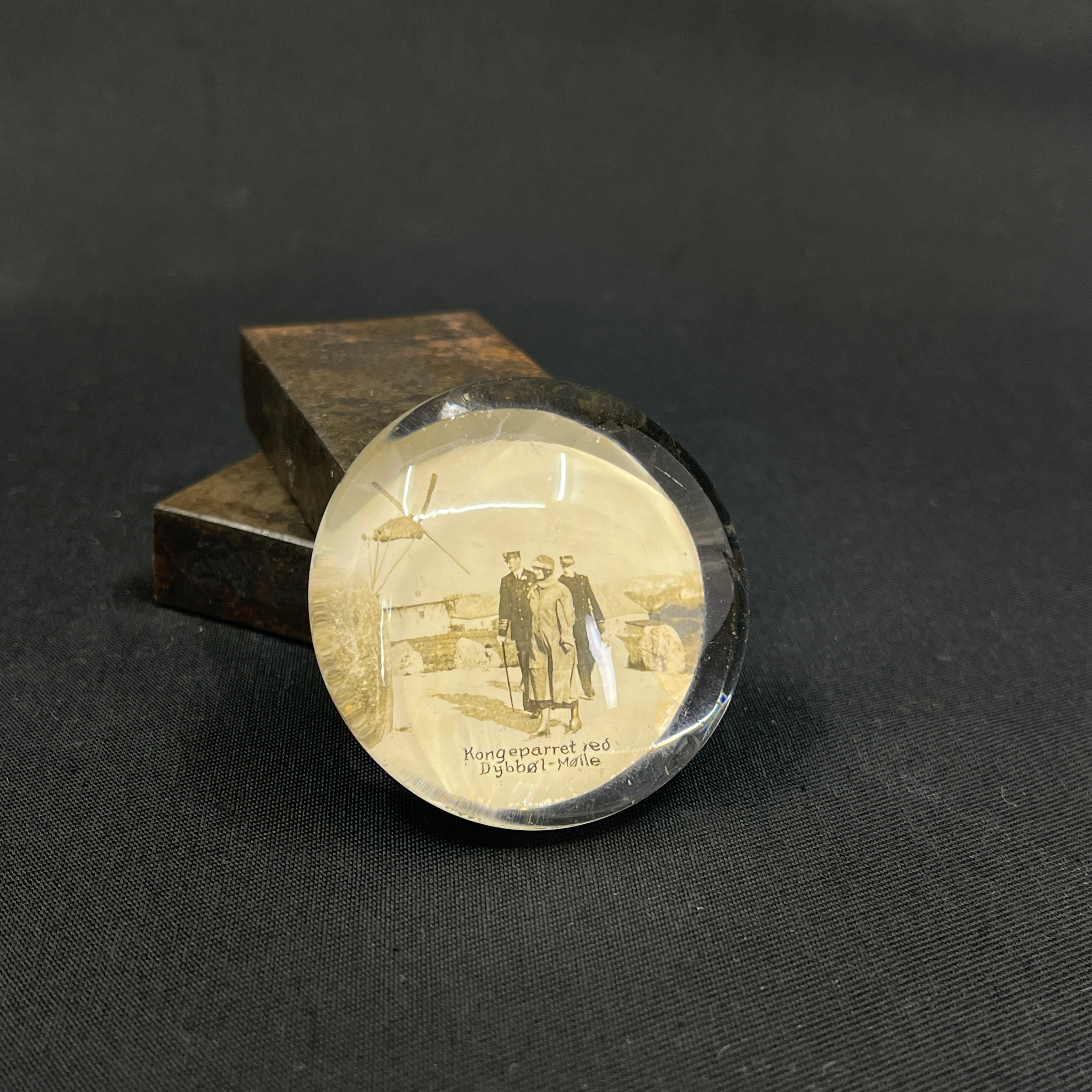 Older letter weight - The Royal Couple at Dybbøl Mill