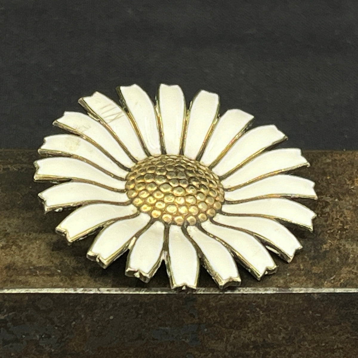 Anton Michelsen daisy brooch, 4.2 cm.