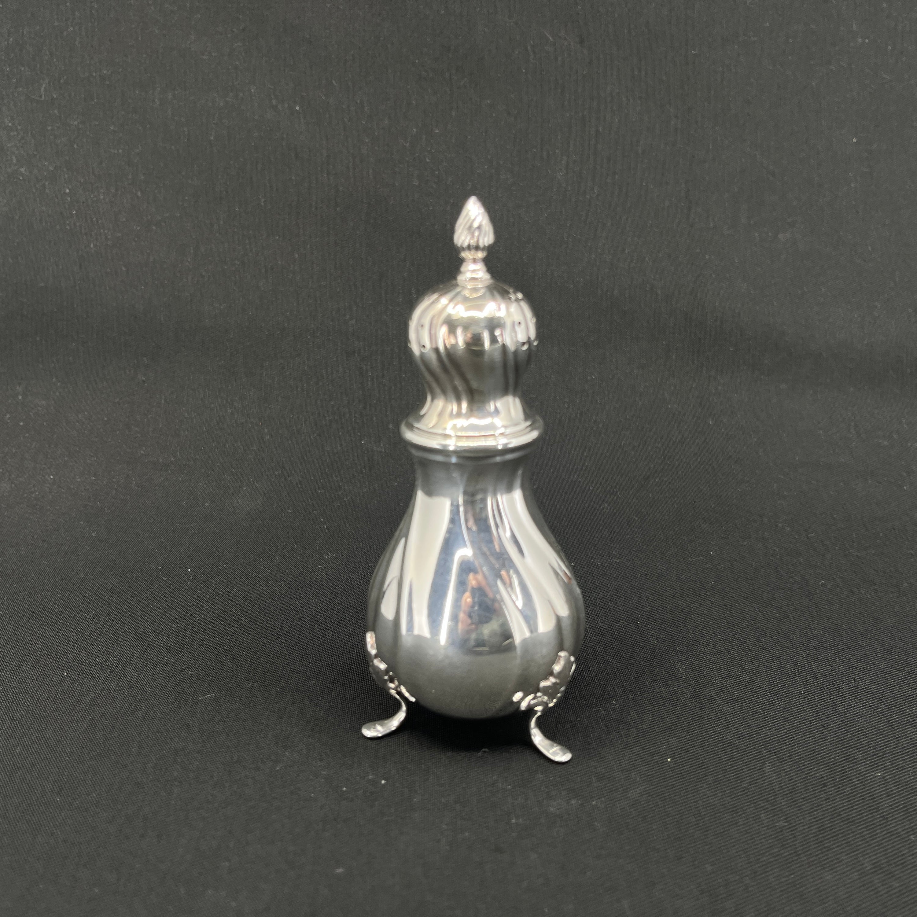 Skew cracked pepper sprinkles in silver from Cohr