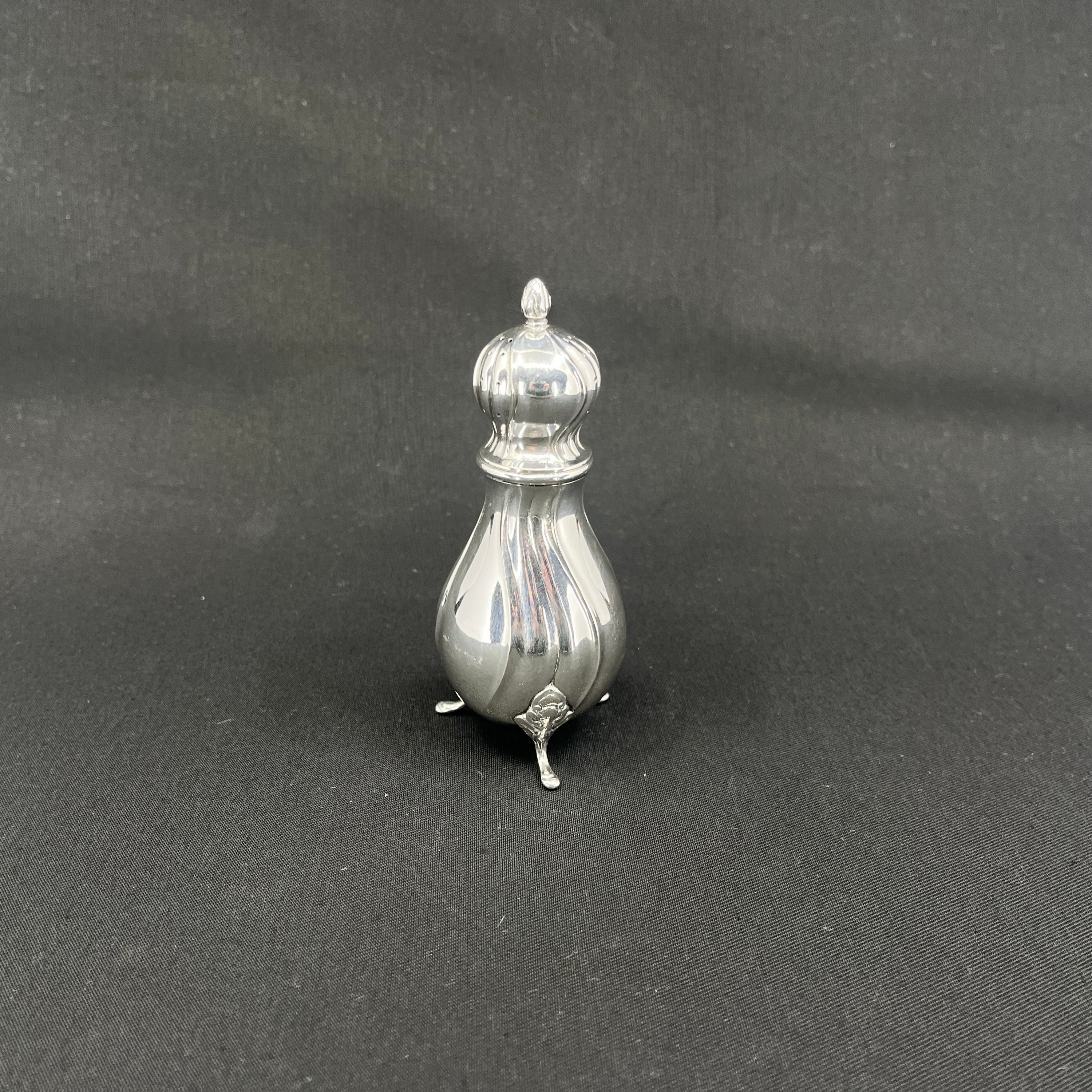 Crooked pepper sprinkles in silver from Grann & Laglye
