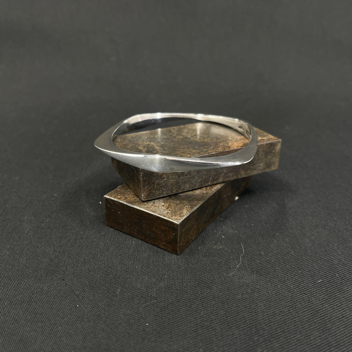 Armring af Ole Bent Petersen