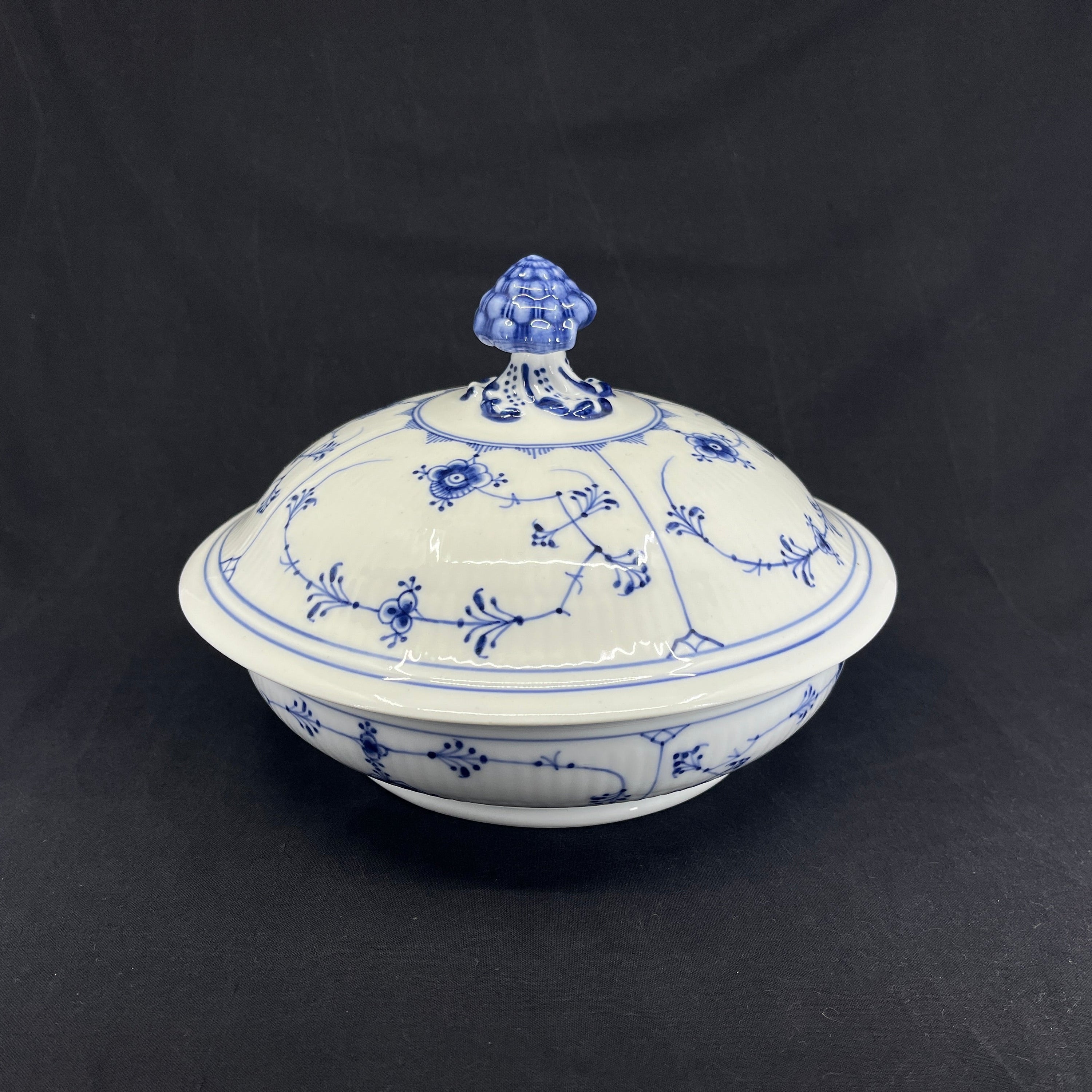 Blue Fluted Round Lidded Dish, 1898-1923