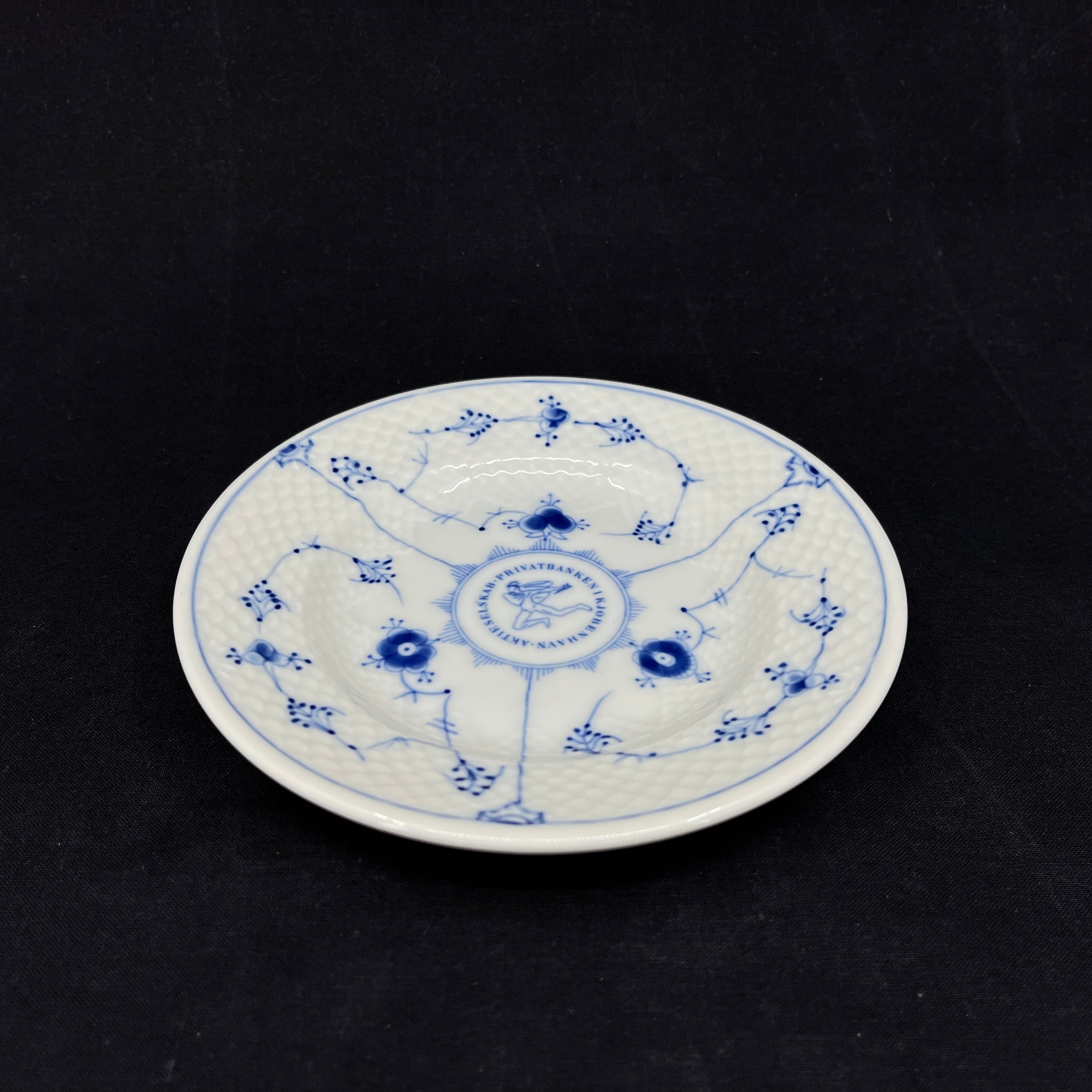 Hotel porcelain cake plate from Bing & Grondahl - Privatbanken