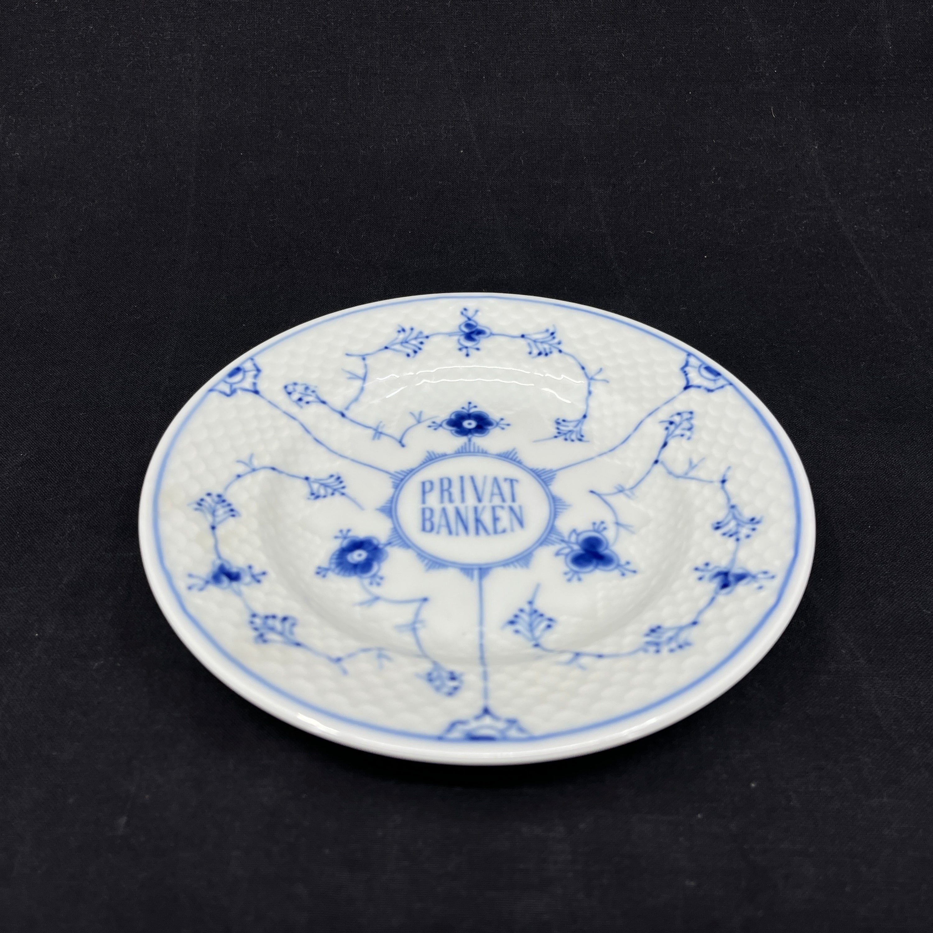 Hotel porcelain cake plate from Bing & Grondahl - Privatbanken
