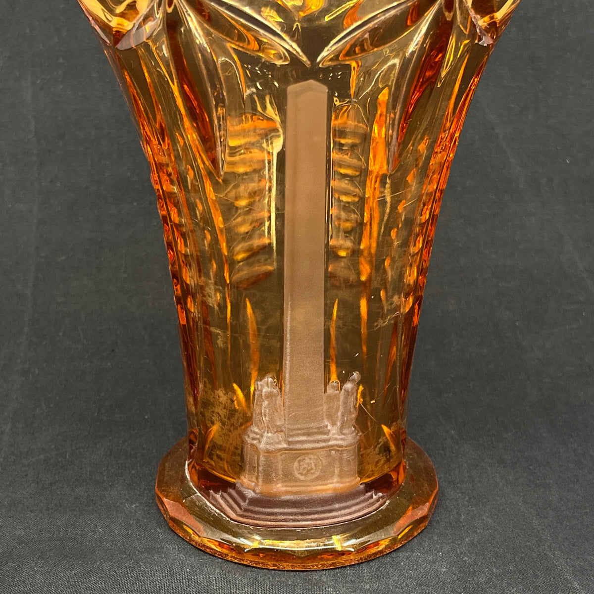Vase with the Statue of Liberty - Salmon colored