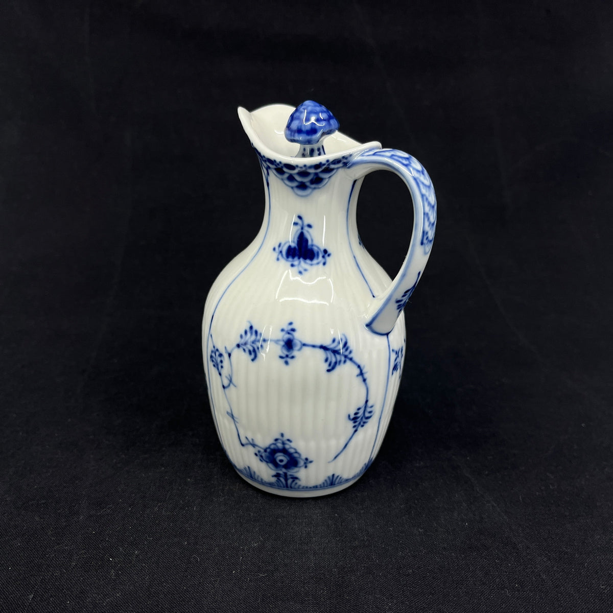 Mussel painted Helblonde vinegar jug