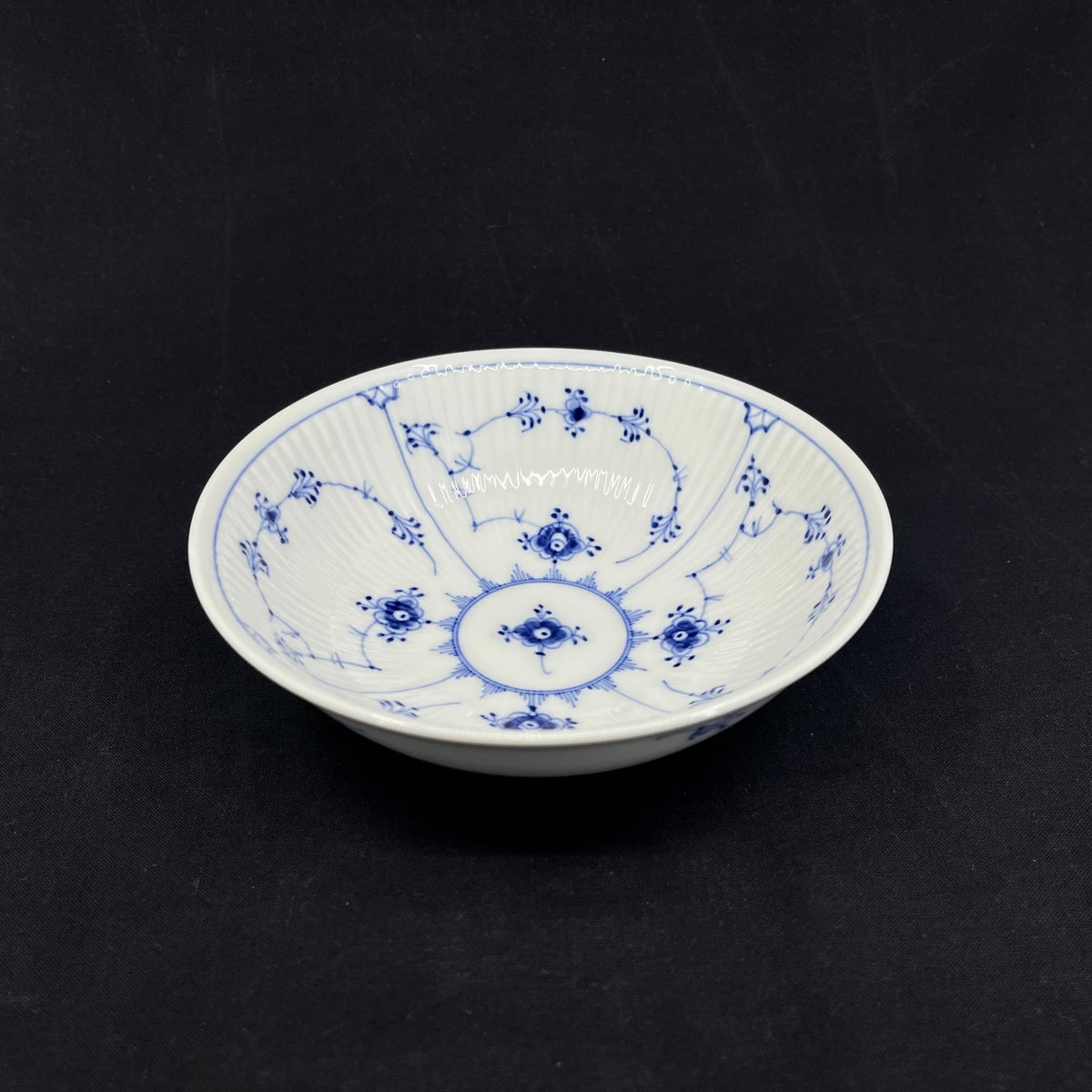 Blue Fluted Fluted Plain egg bowl