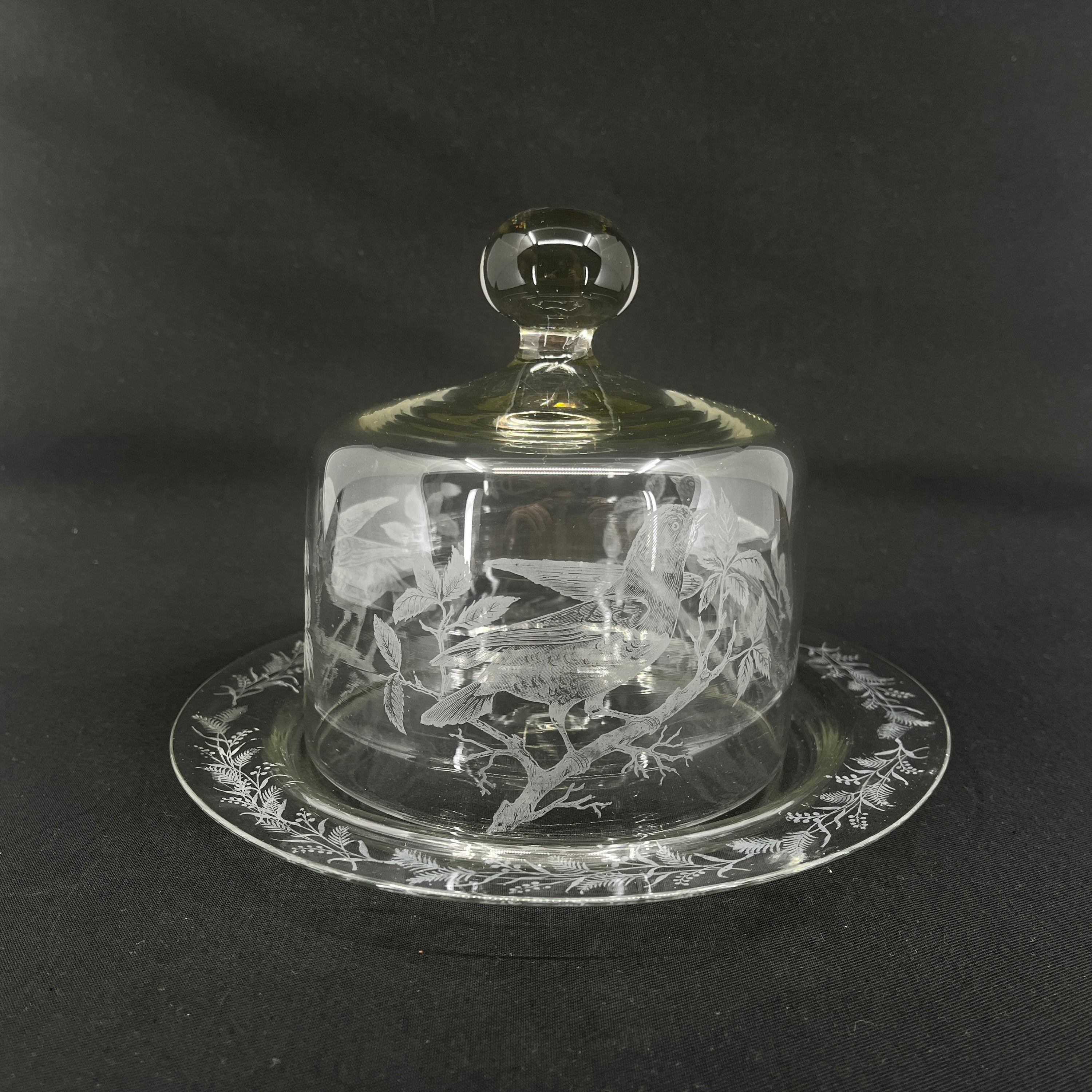 Cheese bell with saucer, etched with birds