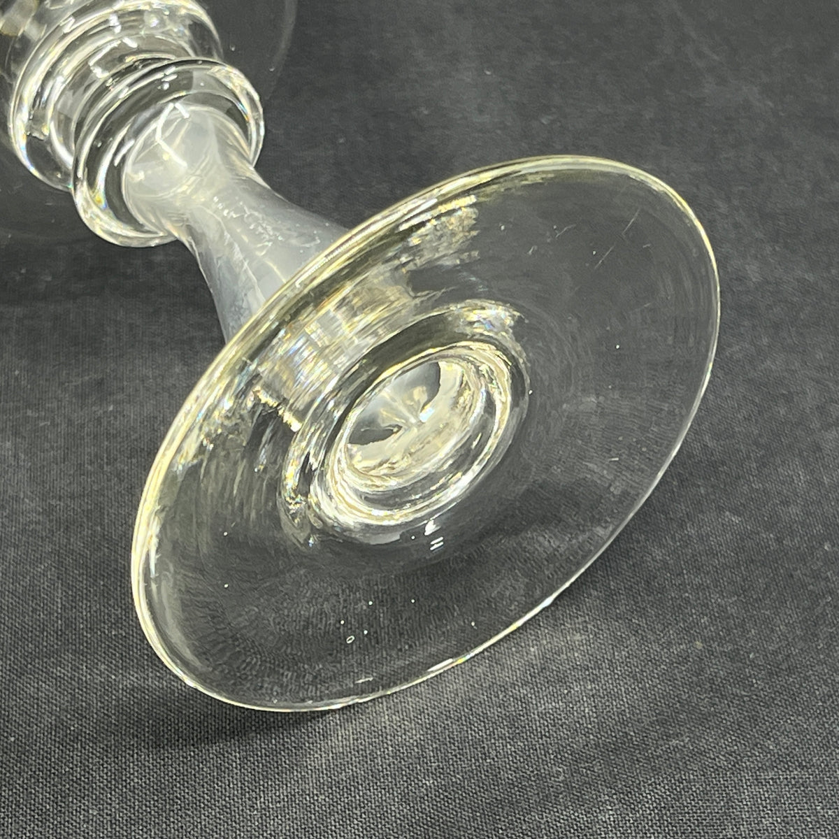 Large Mathilde red wine glass with guilloche border