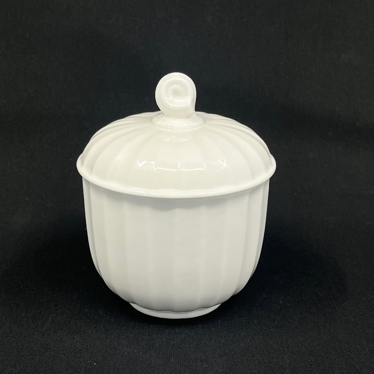 White lidded bowl by Thorkild Olsen, No. 3710