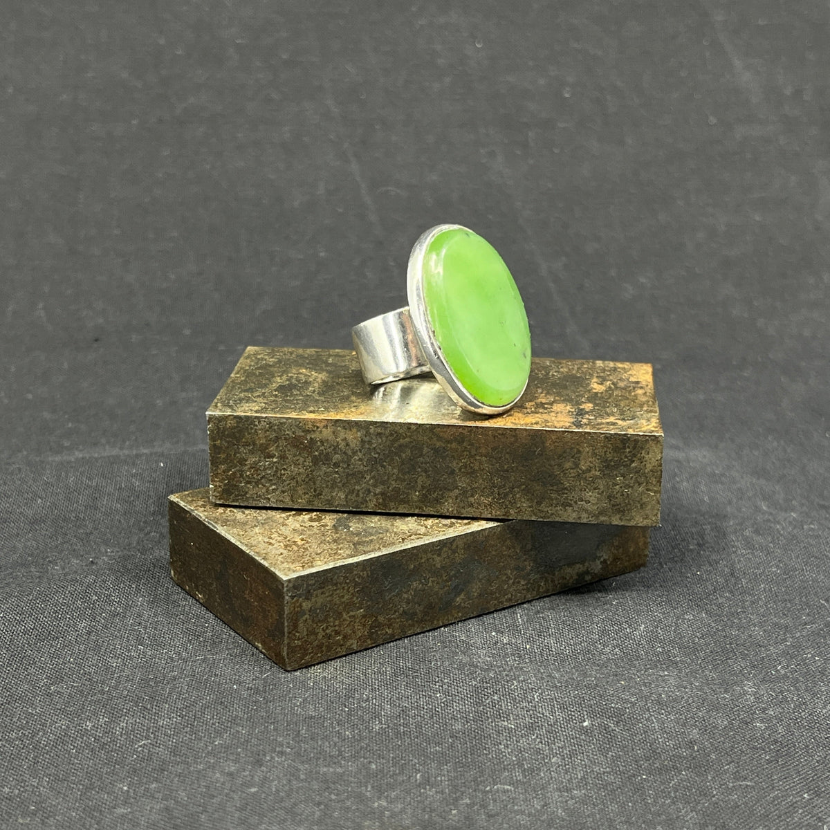 Modern ring in silver with jade