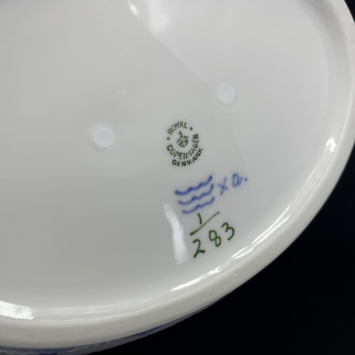 Blue Fluted Fluted Plain low dish, 1st assortment.