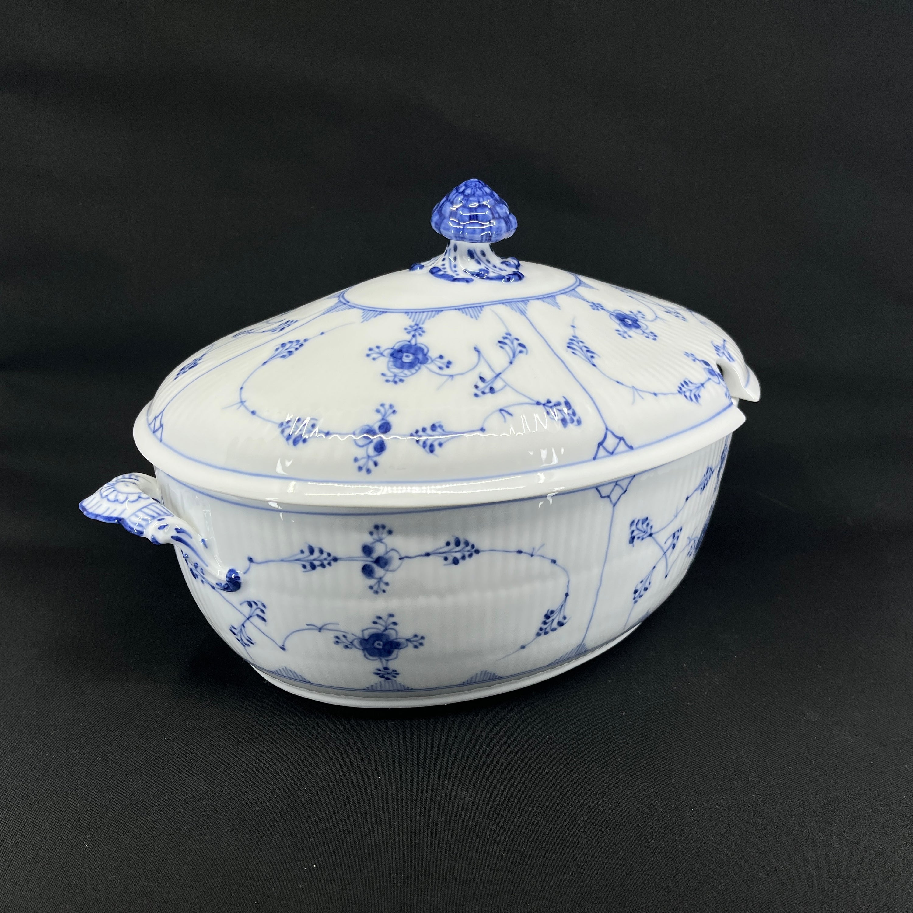 Blue Fluted Fluted Plain soup tureen, 1/360