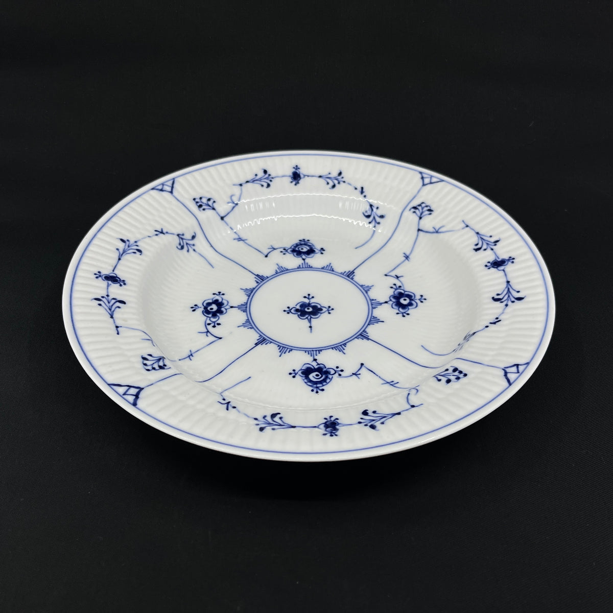 Musselmalet Riflet middagstallerken, 1/173