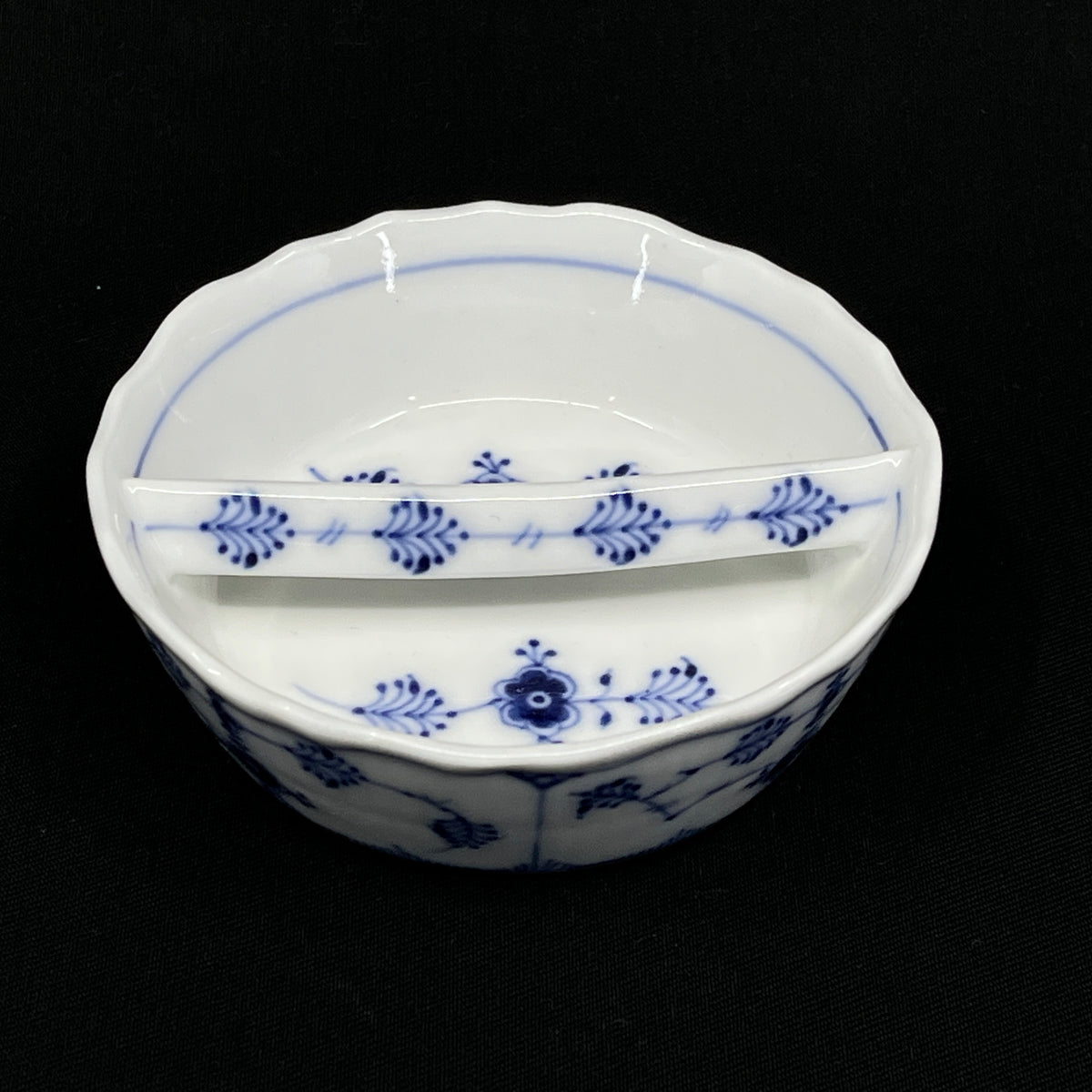 Blue Fluted Fluted Plain ashtray 1/1