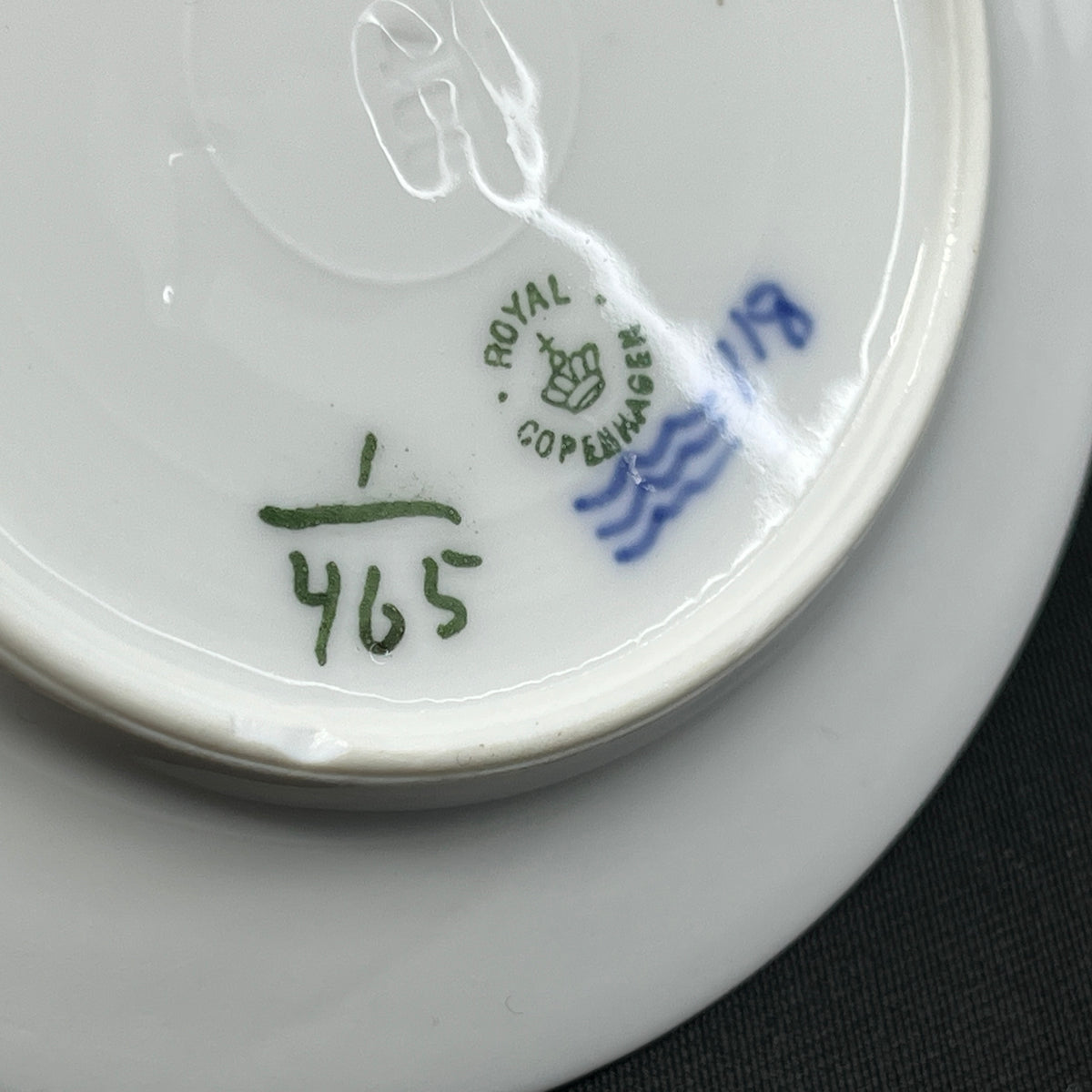 Musselmalet Riflet æggebægerfad, 1/460