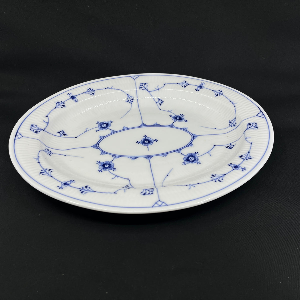 Musselmalet Riflet ovalt fad, 37 cm.