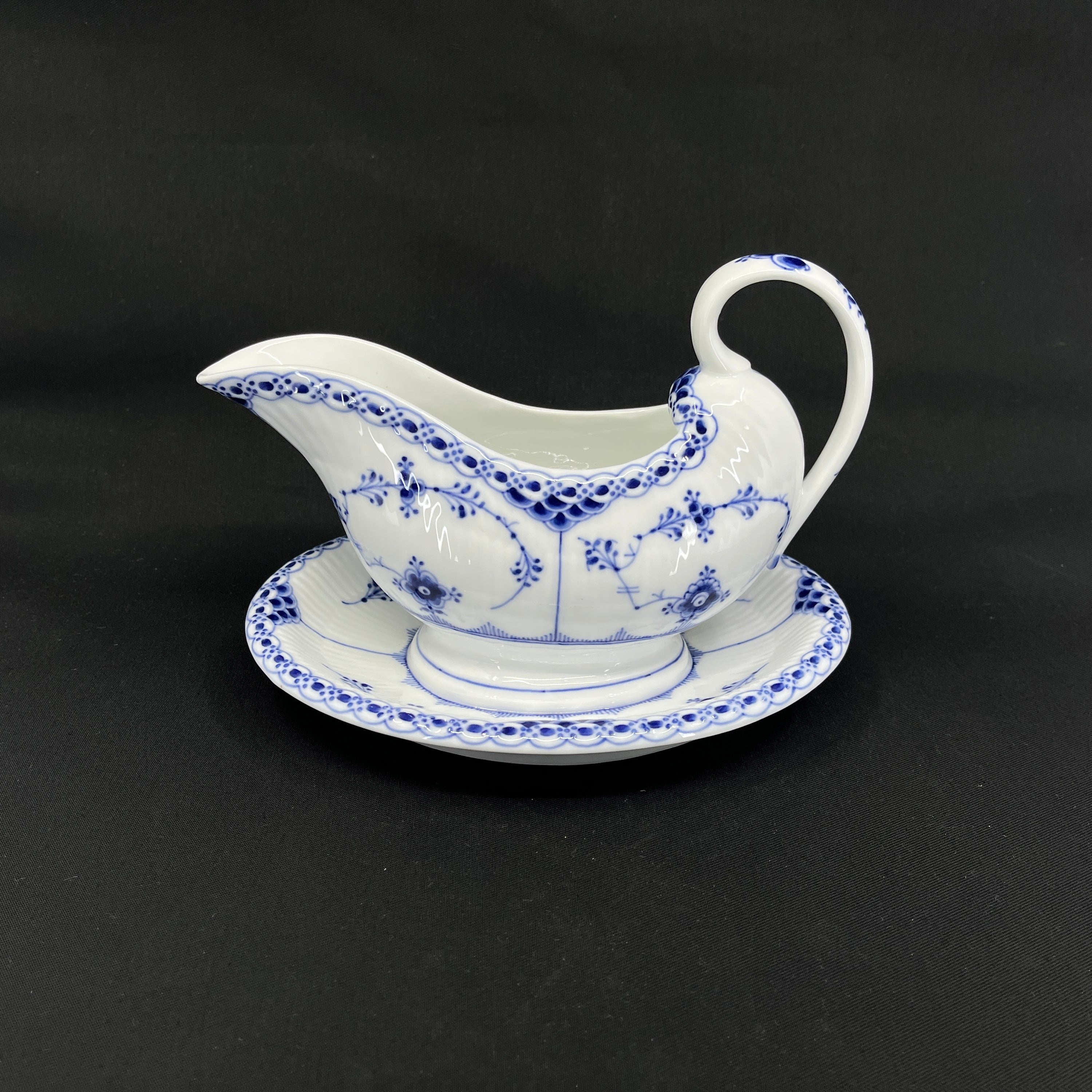 Rare Blue Fluted Blue Fluted Half Lace gravy boat, 1/584