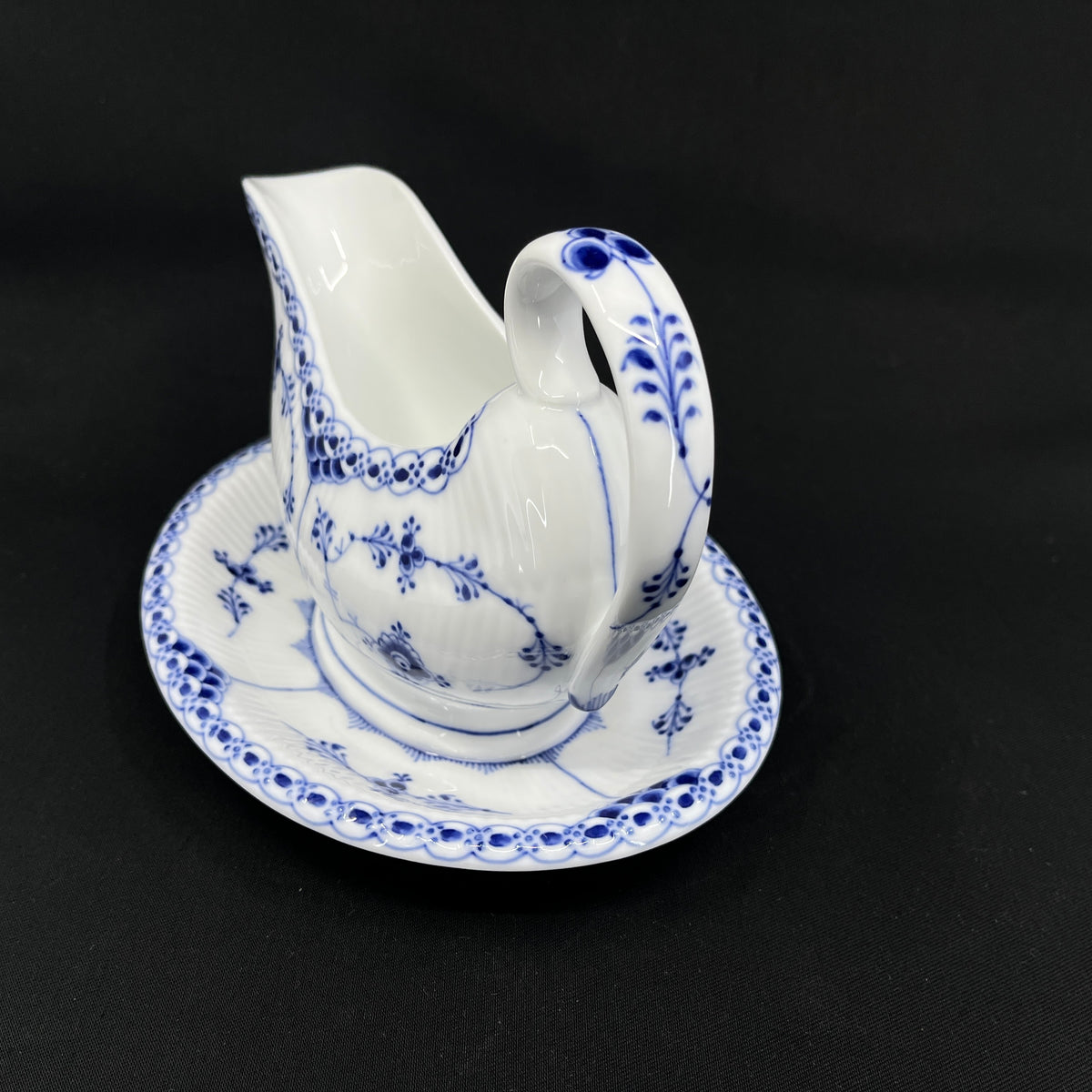 Rare Blue Fluted Blue Fluted Half Lace gravy boat, 1/584