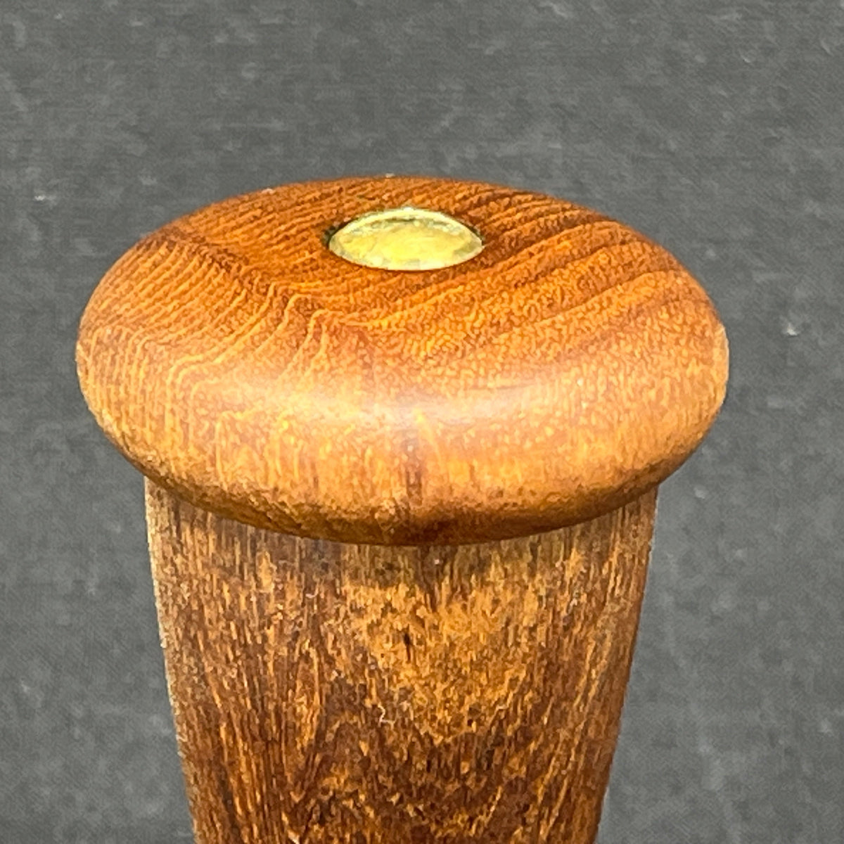 Pepper mill in solid teak, curved top