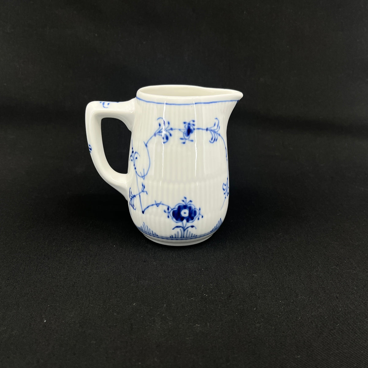 Blue Fluted Fluted Milk Jug, 1/2226