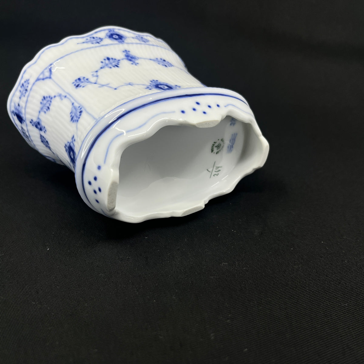 Musselmalet Riflet cigarbæger, 1/264