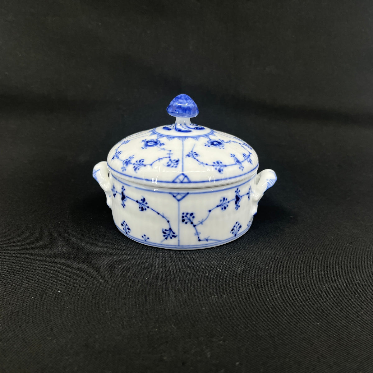 Musselmalet Riflet smørdåse, 1/400