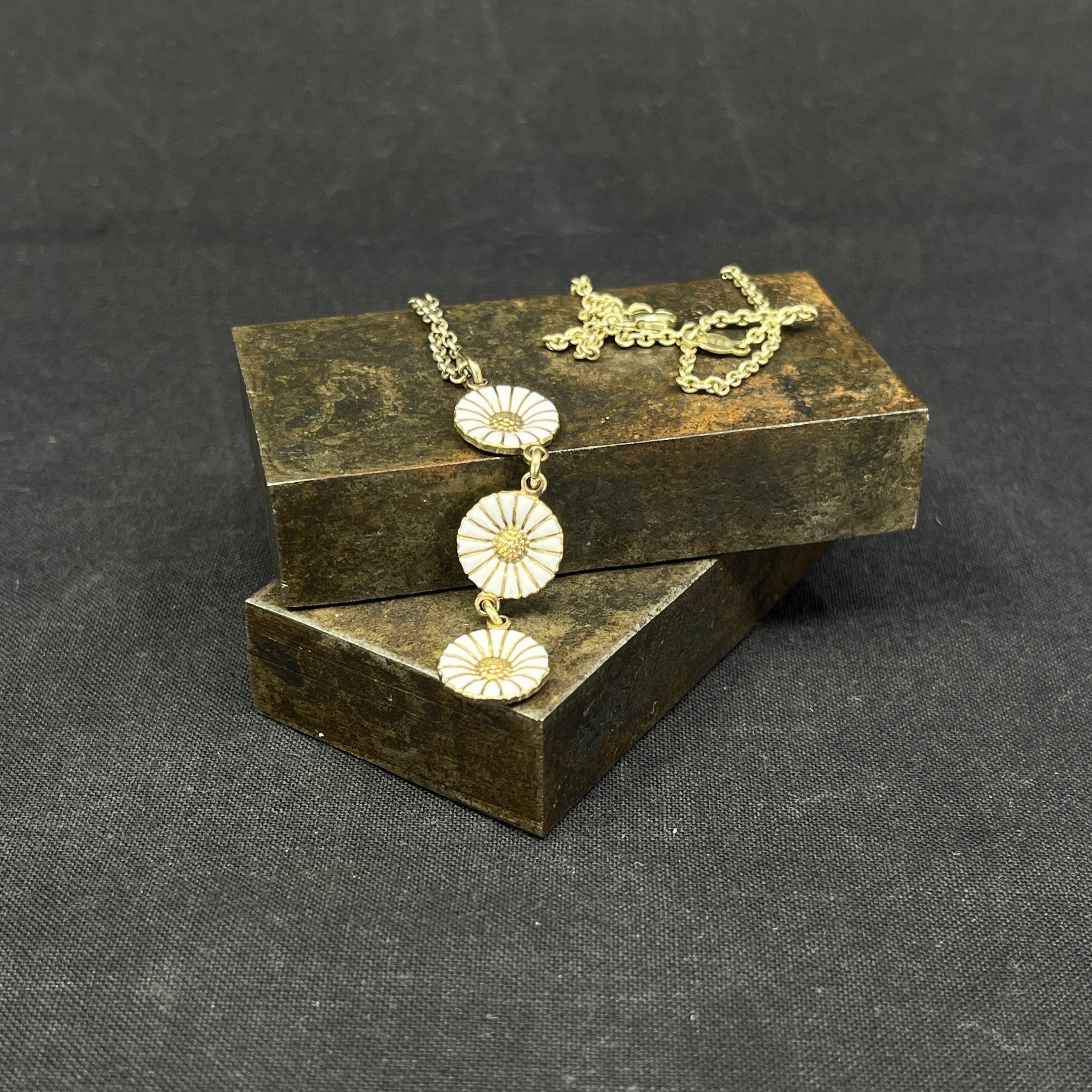 Georg Jensen Marguerite necklace with three links