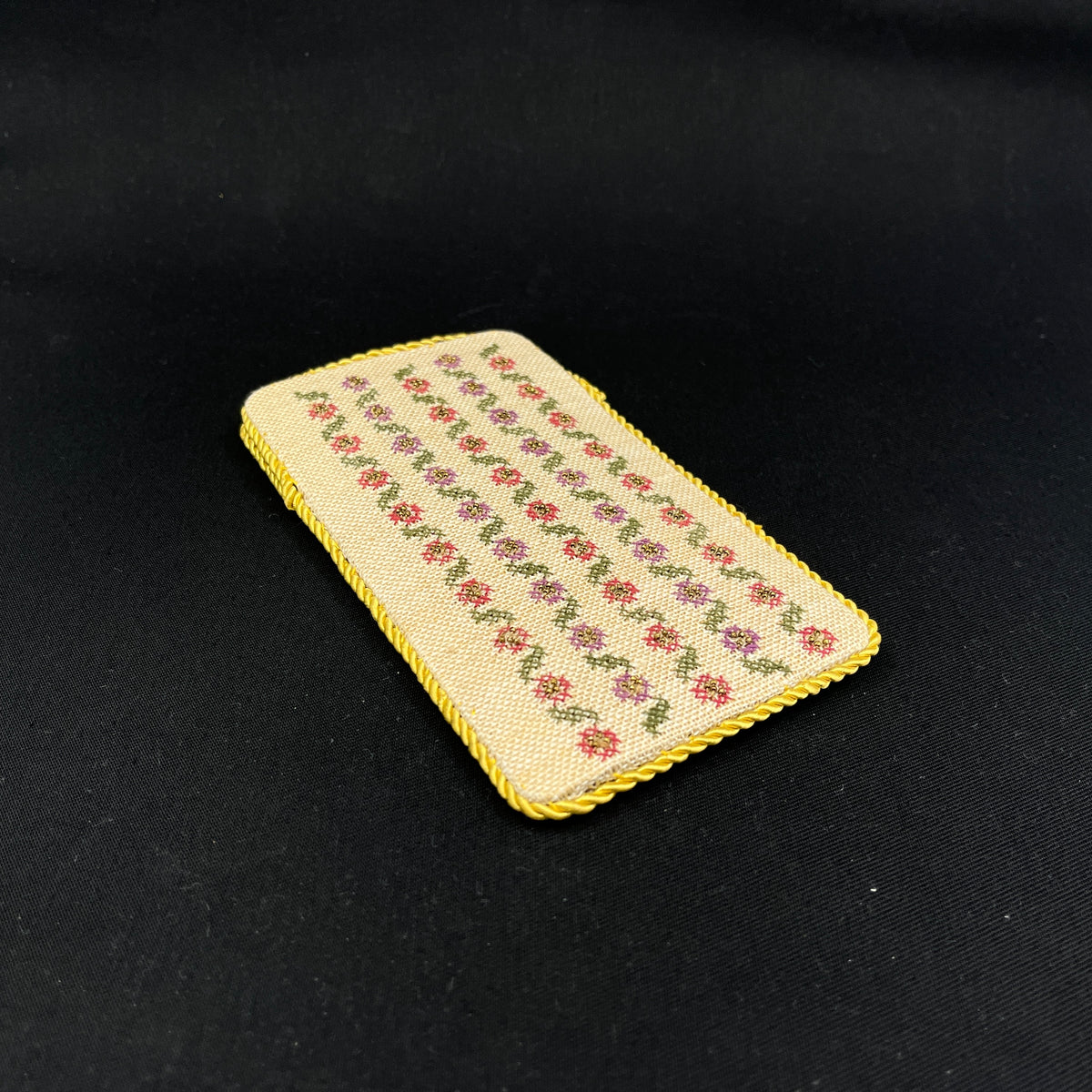 Embroidered glasses case, yellow