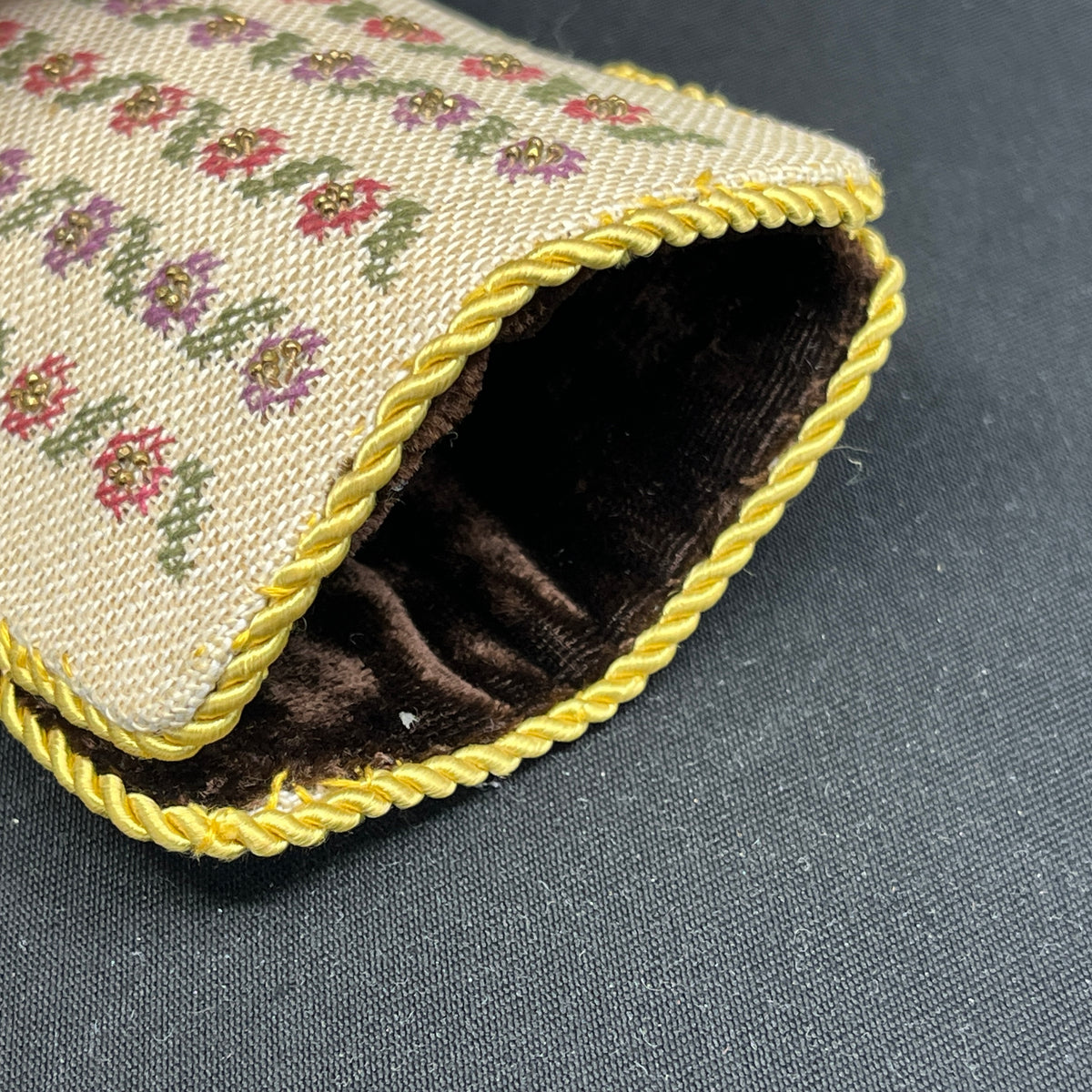 Embroidered glasses case, yellow