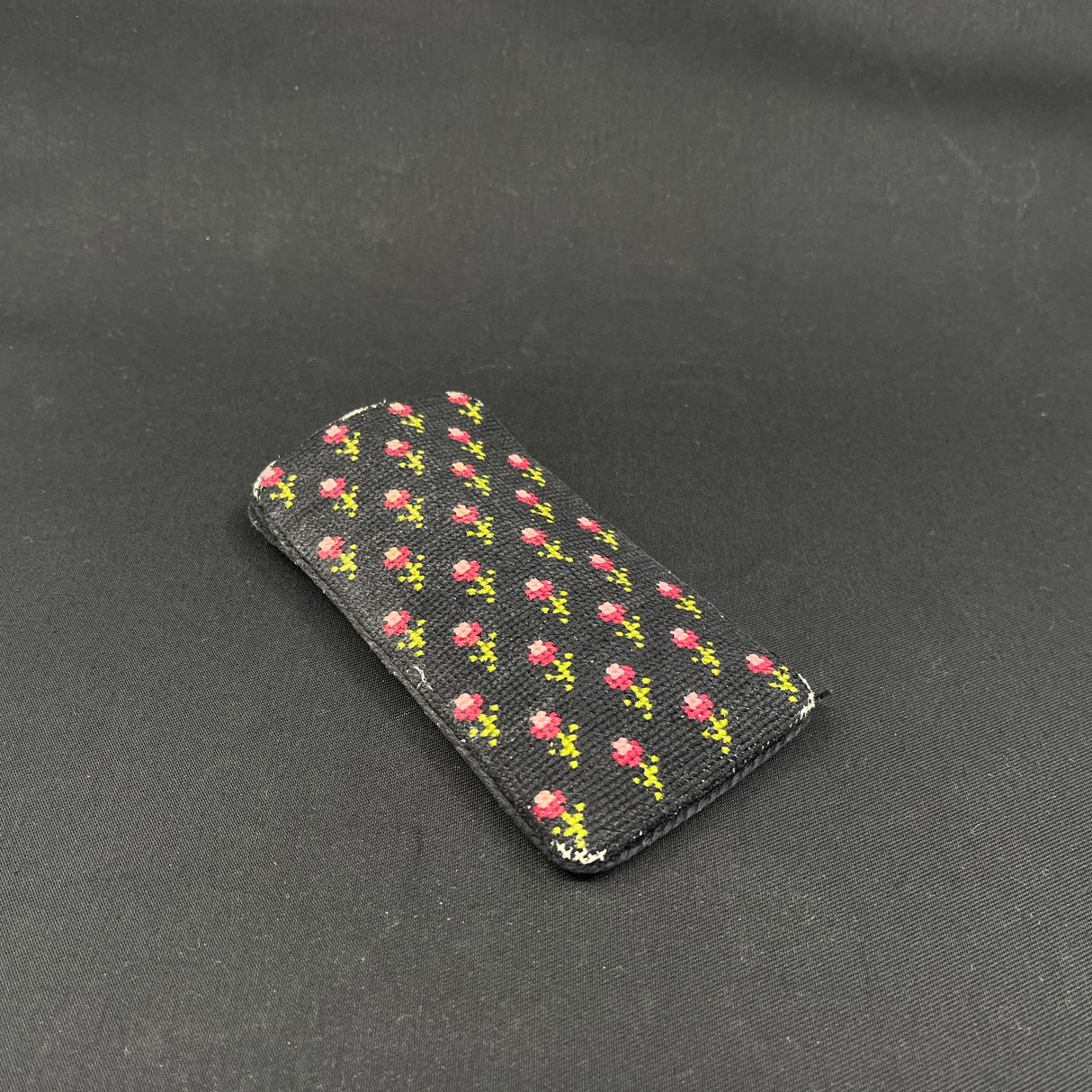 Embroidered glasses case, red roses