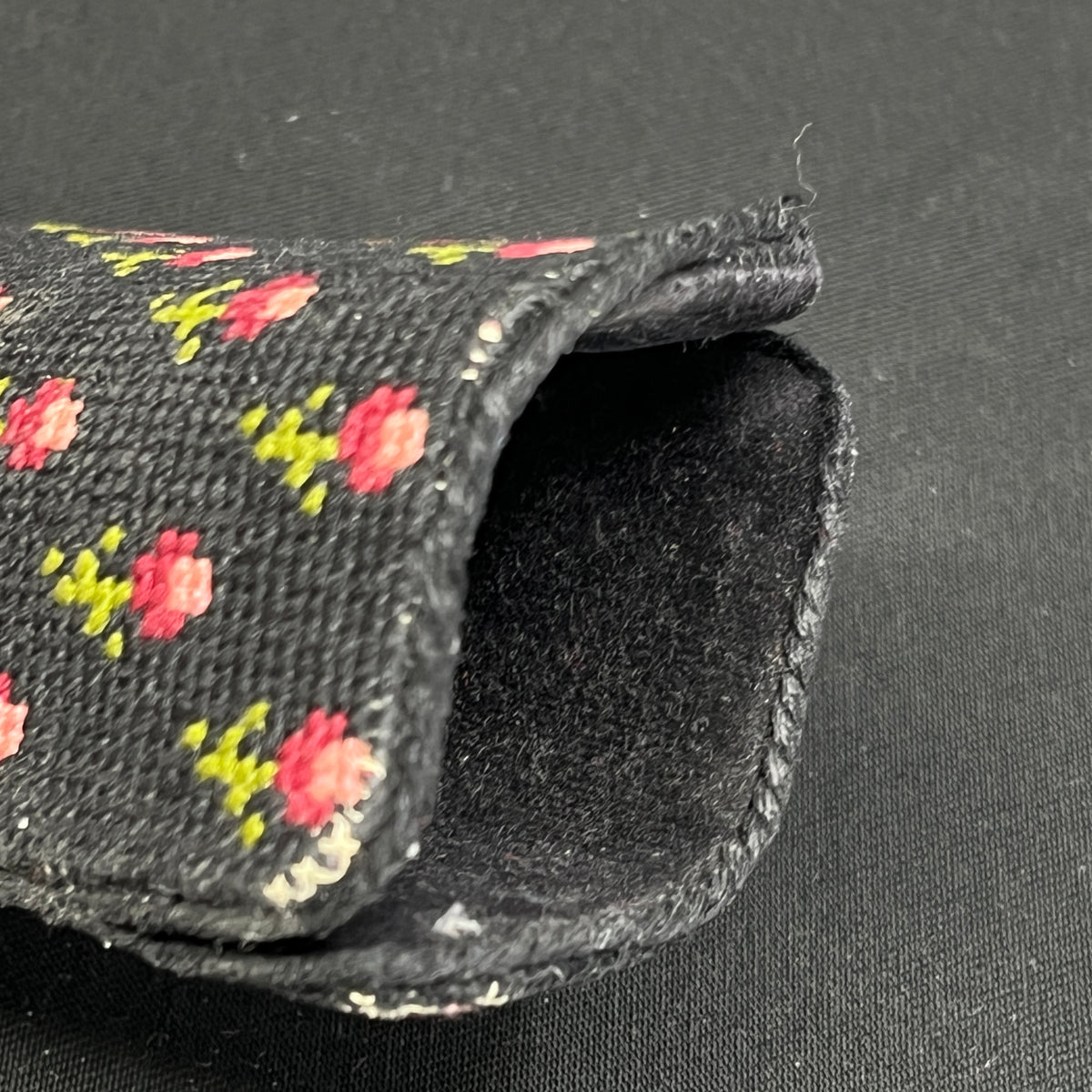 Embroidered glasses case, red roses