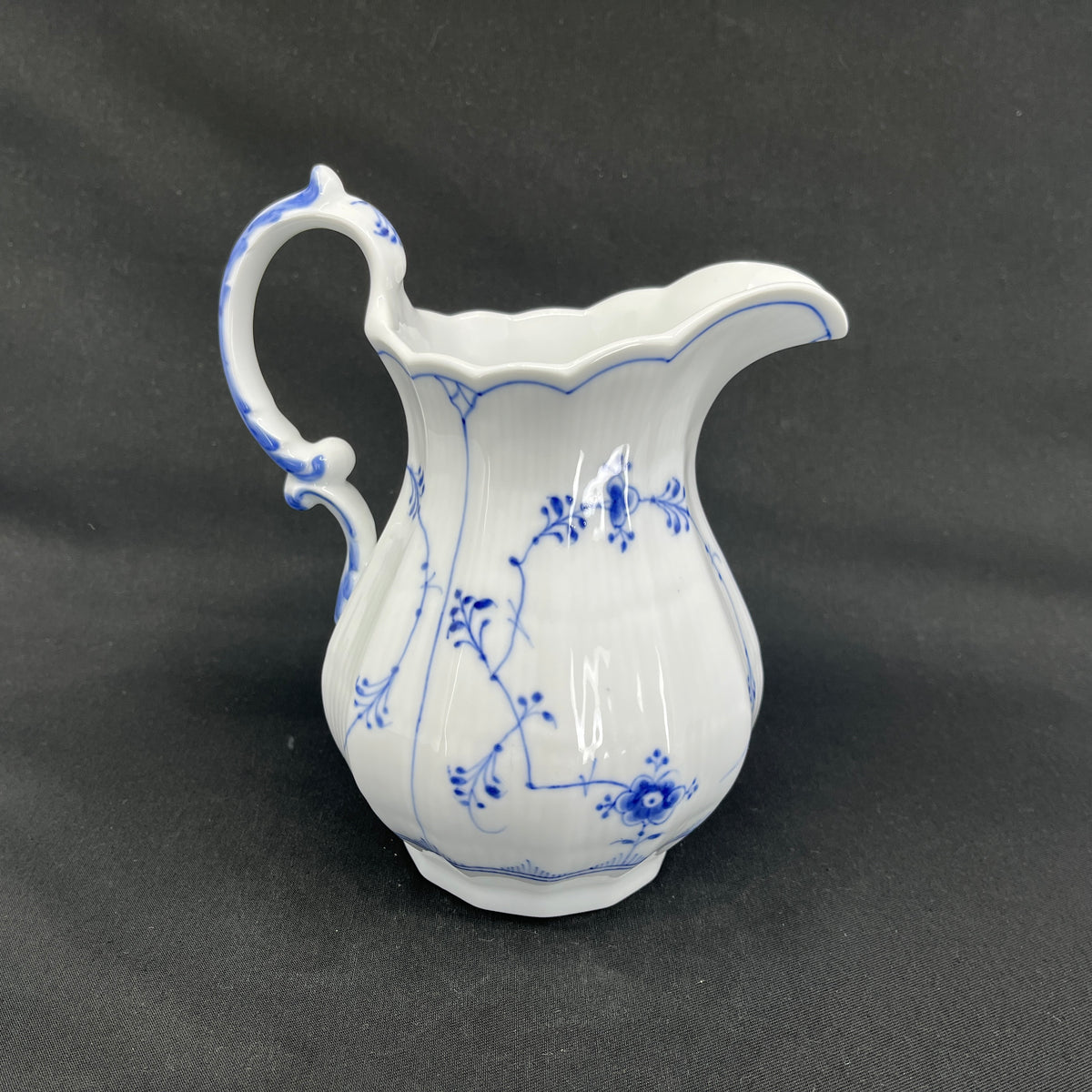 Blue Fluted Fluted jug 1/355, 1st variety.