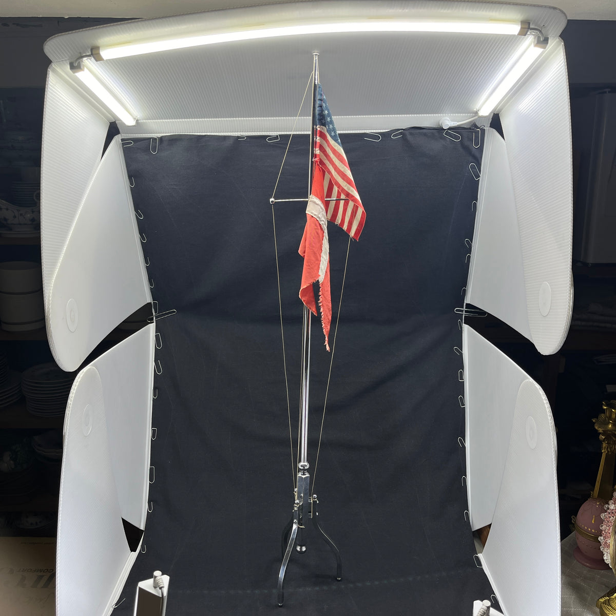 Høj flagstang i krom, 81 cm.