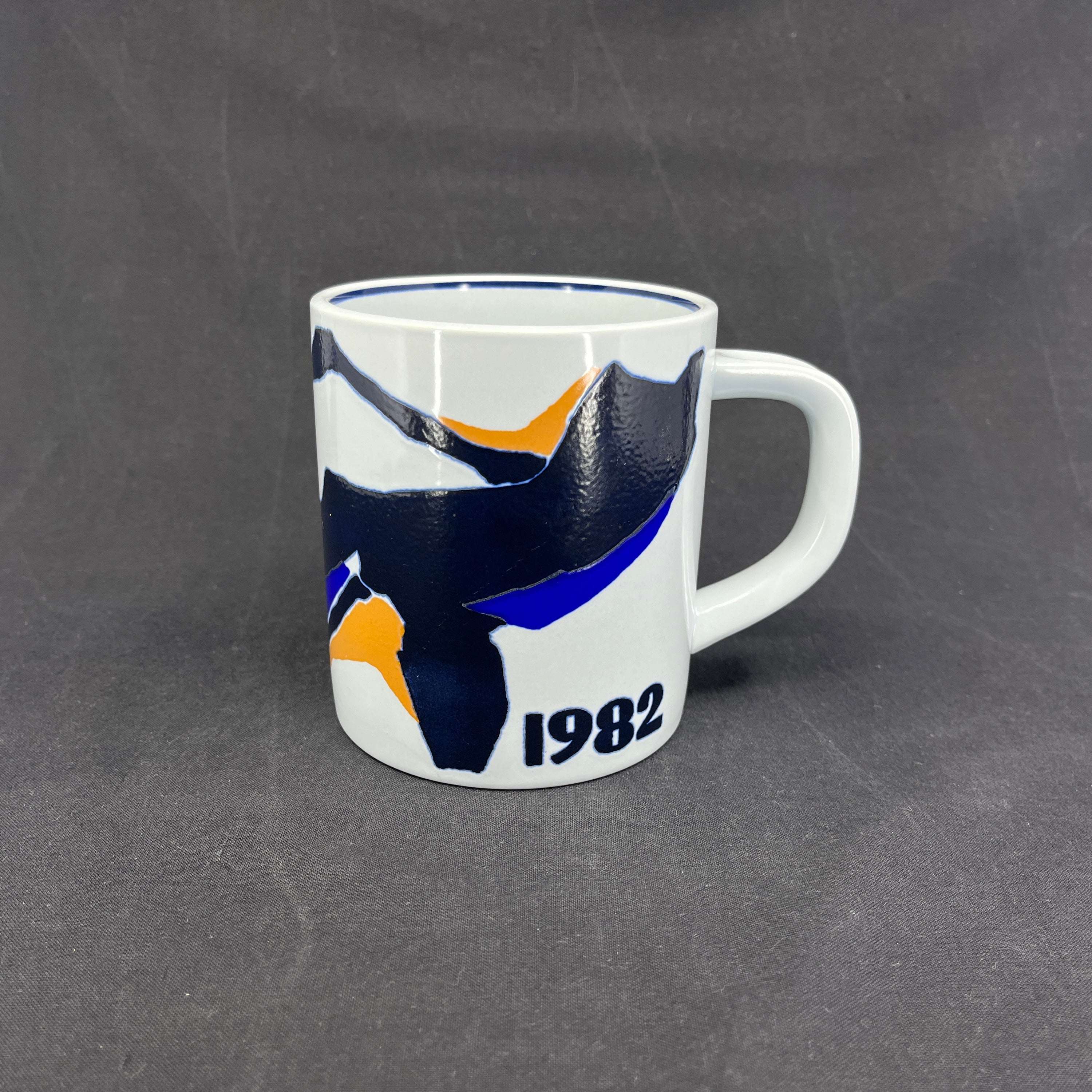 Royal Copenhagen stort årskrus 1982, uden plade.