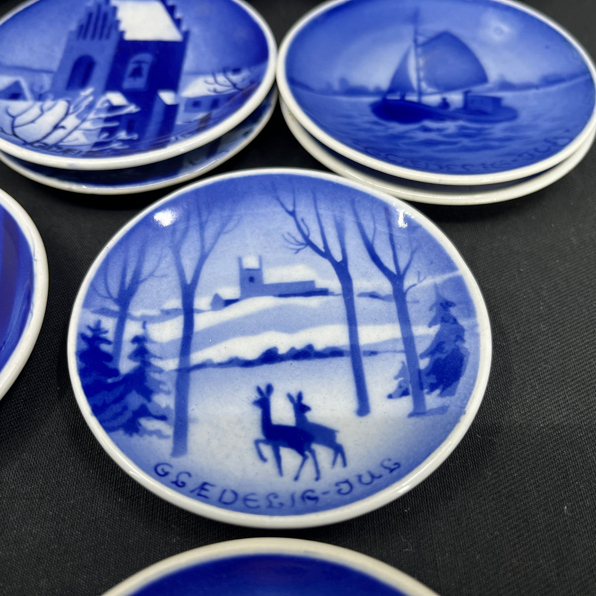 Små juleplatter fra Aluminia platter fra 1930-40'erne
