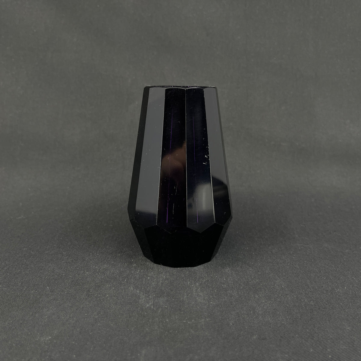 Manganese art deco vase, 12 cm.