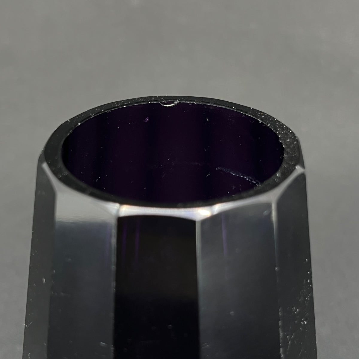 Manganese art deco vase, 12 cm.