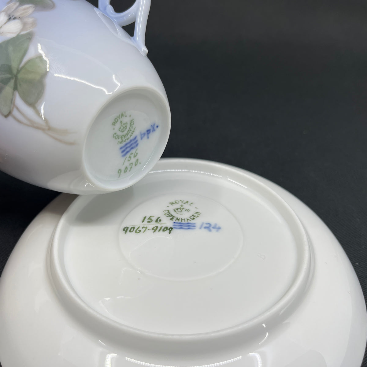 Art nouveau kaffekop fra Royal Copenhagen - Hvid klokkeblomst