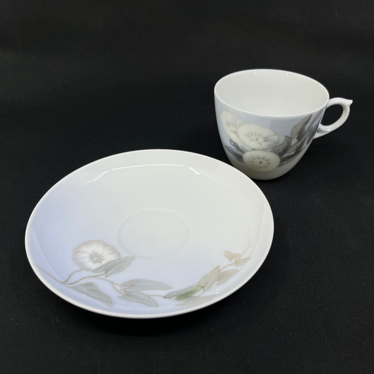 Art nouveau coffee cup from Royal Copenhagen - Snarl flower