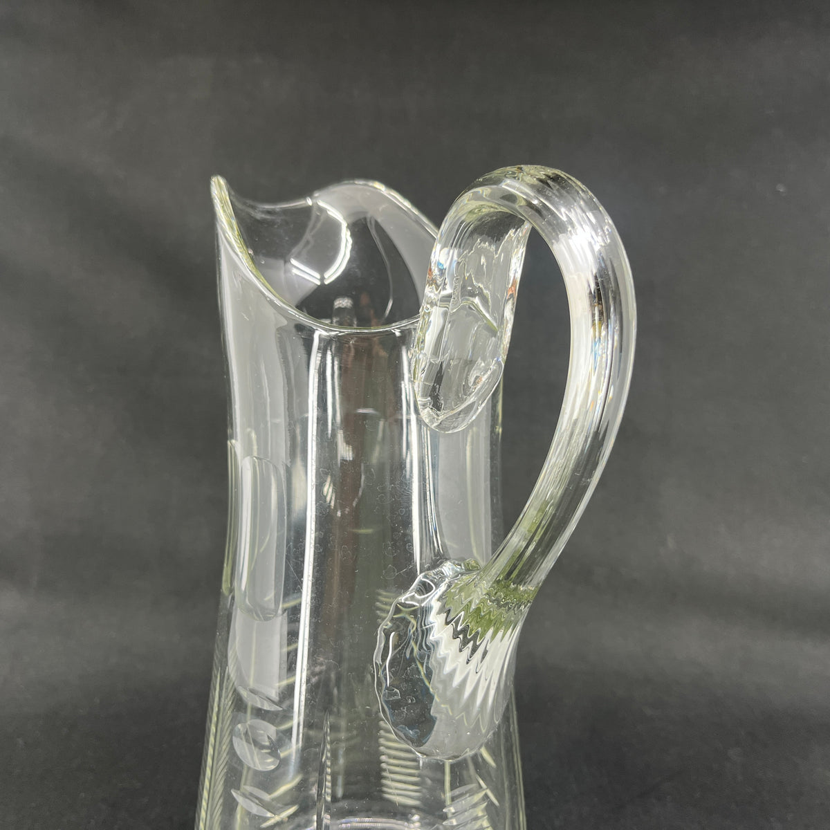 Fine glass jug with many cuts, 24.5 cm.